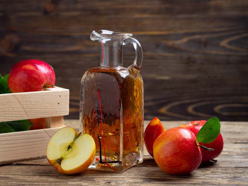 MIKROORGANIZMI IN FERMENTACIJE: NARAVNA POT JABOLČNEGA SOKA